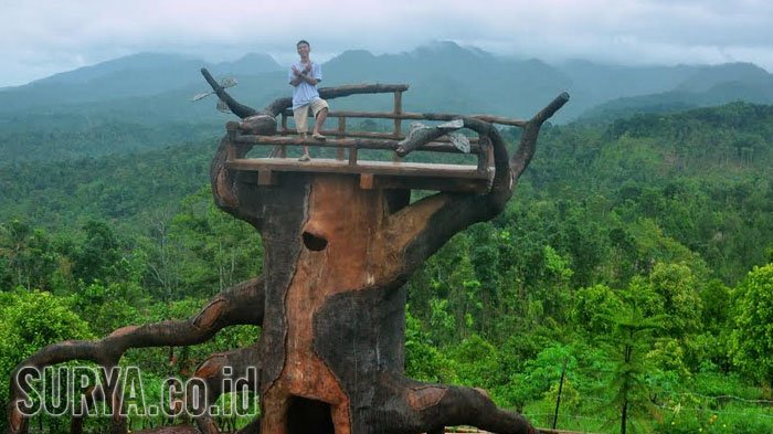 Destinasi wisata bukit Gandrung Tanggulasi, Desa Medowo, Kecamatan Kandangan, Kabupaten Kediri.