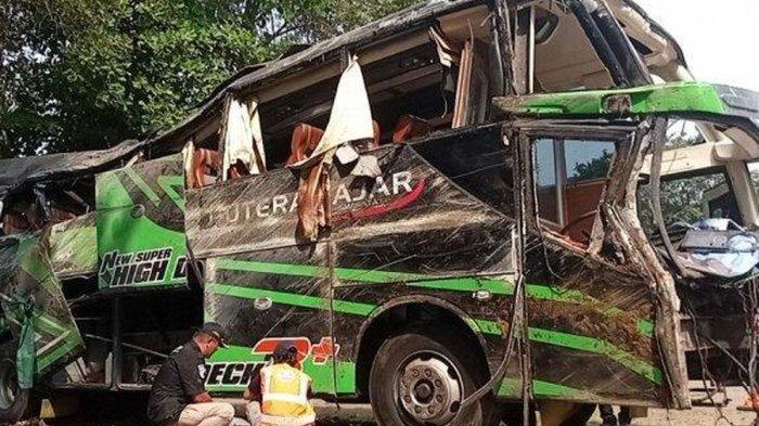 KNKT dan Dishub serta mekanik Hino lakukan pemeriksaan bangkai bus maut Trans Putera Fajar, Senin (13/5/2024), yang mengalami kecelakaan maut di Ciater, Subang, Jabar, Sabtu (11/4/2024).
