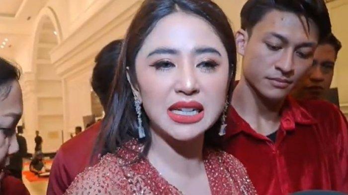 Dewi Perssik memberikan klarifikasi dan meminta masyarakat tidak langasung percaya mengenai hal itu.