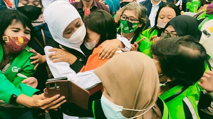 Gubernur Khofifah Tutup Tahun dengan Berbagi Kasih kepada Ratusan Ojol Perempuan Jatim