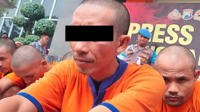 Ini tampang Farikhul Amin (42) pria asal Desa Banjarsari di Kecamatan Cerme, Kabupaten Gresik, Jawa Timur (Jatim), yang tega merudapaksa dua putri tirinya yang masih di bawah umur.