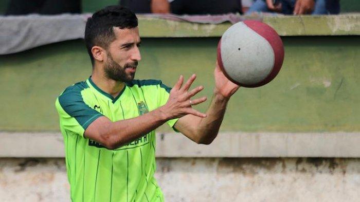 Manuchekhr Dzhalilov saat masih memperkuat Persebaya