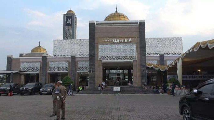 Masjid Namira Lamongan,  menjadi salah satu destinasi baru yang selalu dirindukan jamaah, Minggu (31/3/2024) Hanif Manshuri