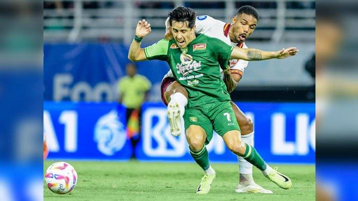 Momen pelanggaran keras yang menimpa Francisco Rivera oleh pemain Borneo FC di Stadion GBT pada 20 Desember 2024.