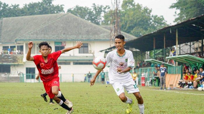 Marselino Ferdinand (kanan) saat membela Persebaya Surabaya U-16. 