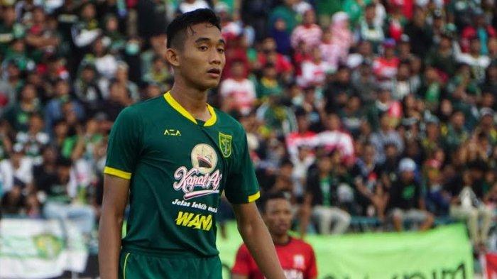 Rizky Ridho saat tampil memperkuat Persebaya