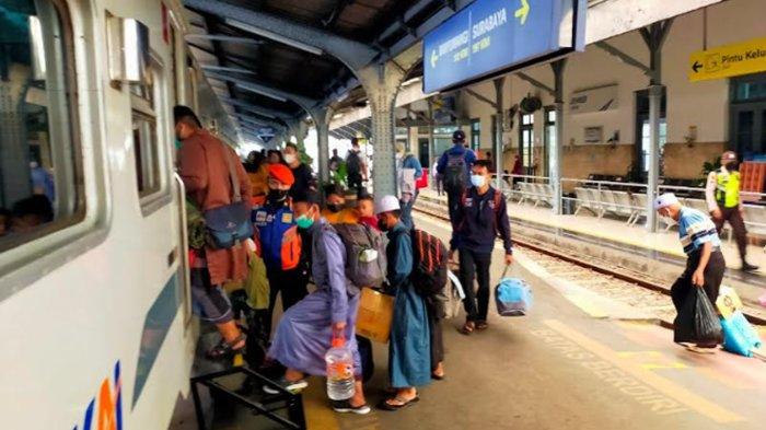 Liburan Usai, Puncak Arus Penumpang Kereta Api di Jakarta Diprediksi Hari Minggu Besok