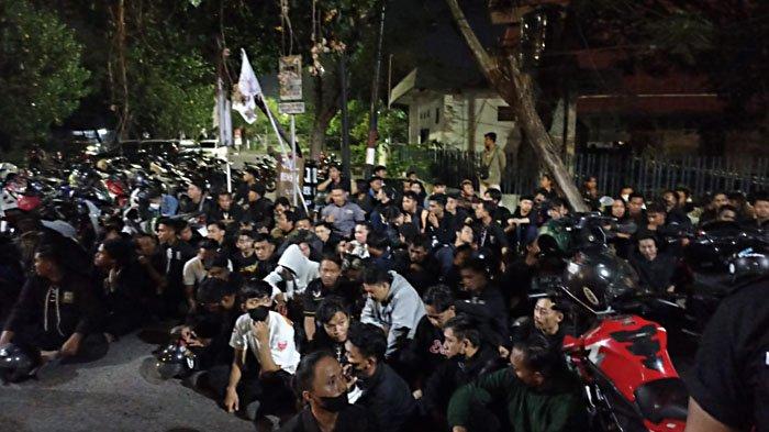 Ratusan pesilat nekat berkonvoi terjaring razia dan diamankan anggota Gabungan Polres Pelabuhan Tanjung Perak Surabaya pada Sabtu (29/7/2024) dini hari.