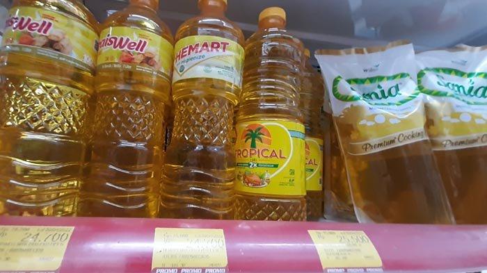 Minyak goreng di toko ritel