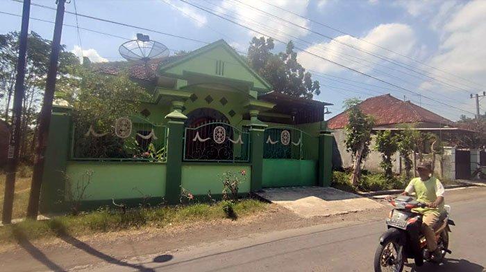 Rumah orang tua Muhammad Naufal Zidan di Dusun Krajan, Desa Alassapi, Kecamatan Banyuanyar, Kabupaten Probolinggo, Sabtu (5/8/2023).
