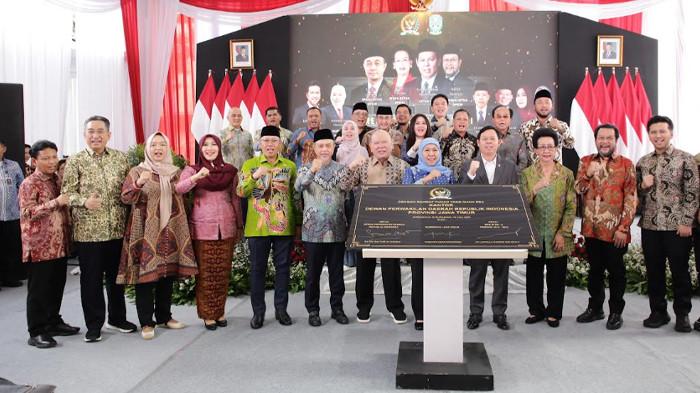 KANTOR BARU - Peresmian Kantor Dewan Perwakilan Daerah (DPD) Republik Indonesia Provinsi Jawa Timur yang berlokasi di Jalan Jemur Andayani I Surabaya, Jawa Timur, Jumat (18/7/2025). Dengan memiliki kantor sendiri, DPD RI berkomitmen akan menjadikan gedung ini rumah rakyat tempat mampaikan aspirasi ke para senator tanpa sekat.