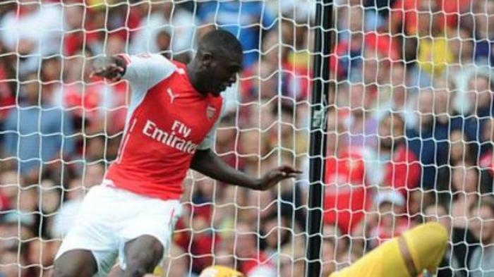 Penyerang muda Arsenal, Yaya Sanogo, mencetak gol ke gawang Benfica pada turnamen Emirates Cup 2014 di Stadion Emirates, Sabtu (2/8/2014).