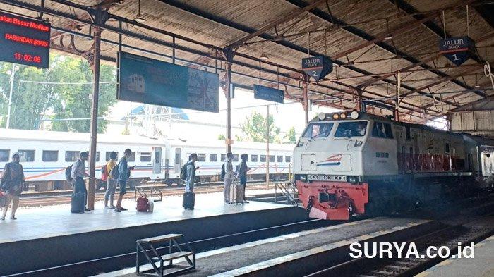 Suasana Stasiun Madiun yang sudah beroperasi kembali melayani penumpang sejak Jumat (12/6/2020).