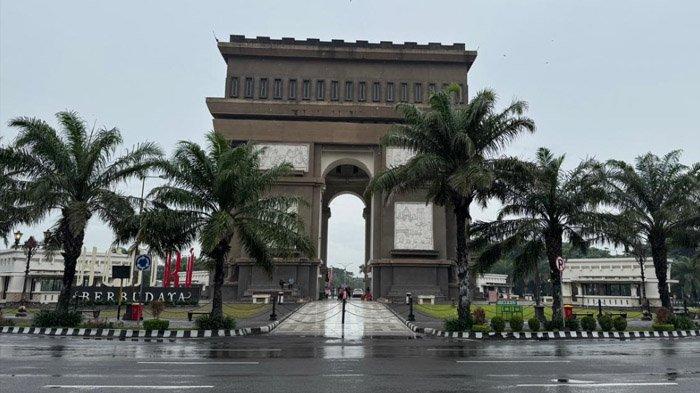 Kawasan Ring 1 Simpang Lima Gumul Kediri akan disterilkan dari kendaraan mulai Selasa (31/12/2024) pukul 18.00 WIB.