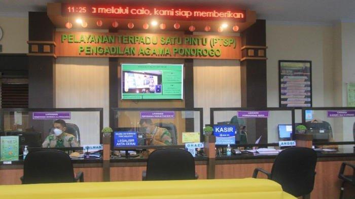 Suasana di kantor Pengadilan Agama (PA) Ponorogo, Kamis (5/1/2022). Berdasarkan data PA Ponorogo, 1.850 wanita di Ponorogo menjadi janda sepanjang tahun 2022 