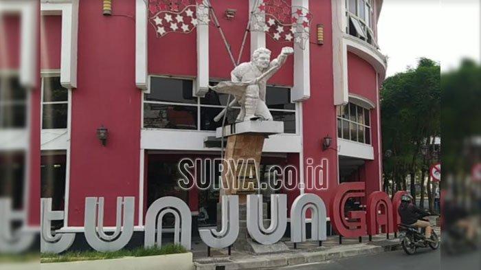 Suasana Jalan Tunjungan Kota Surabaya