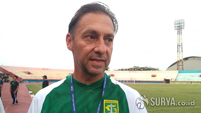 Eks Pelatih Persebaya, Wolfgang Pikal di Stadion Gelora Delta, Sidoarjo.