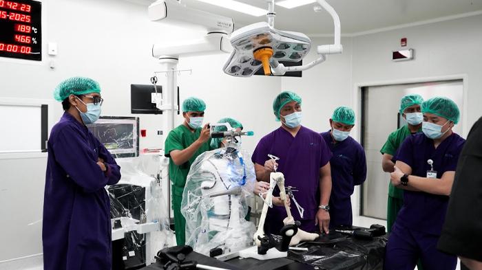 Ada Teknologi Robotik Pertama untuk Total Knee Replacement di RS Mayapada Surabaya