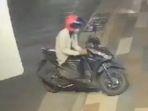 aksi-maling-motor-di-Surabaya-terekam-CCTV.jpg