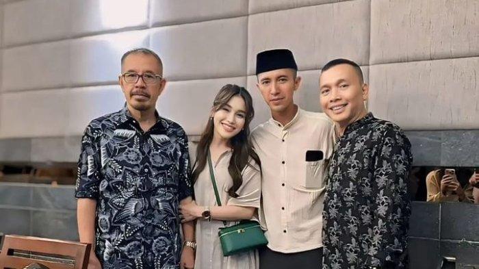 Abdul Rozak Beri Sinyal Ayu Ting Ting Segera Menikah, Menunggu Lettu Fardhana Selesai Tugas di Papua