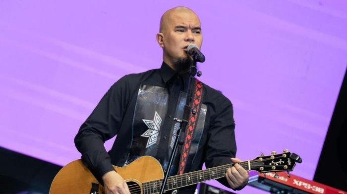 Ahmad Dhani dari Partai Gerindra terdaftar sebagai caleg dapil Surabaya-Sidoarjo, dalam Pileg 2024.