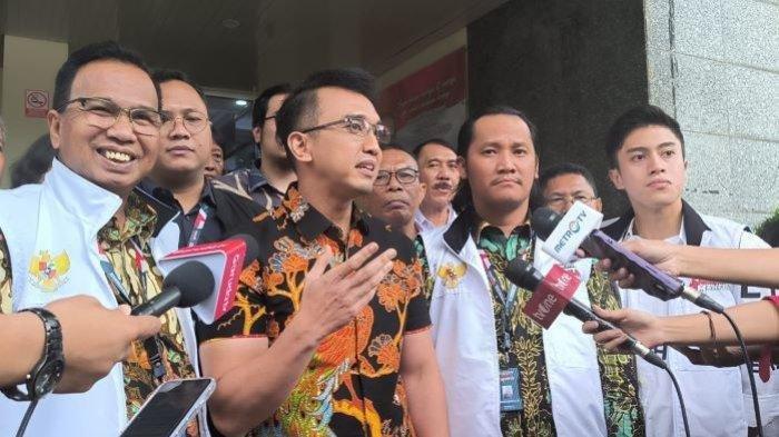 Aiman Witjaksono, juru bicara (jubir) TPN Ganjar Pranowo-Mahfud MD memenuhi panggilan polisi