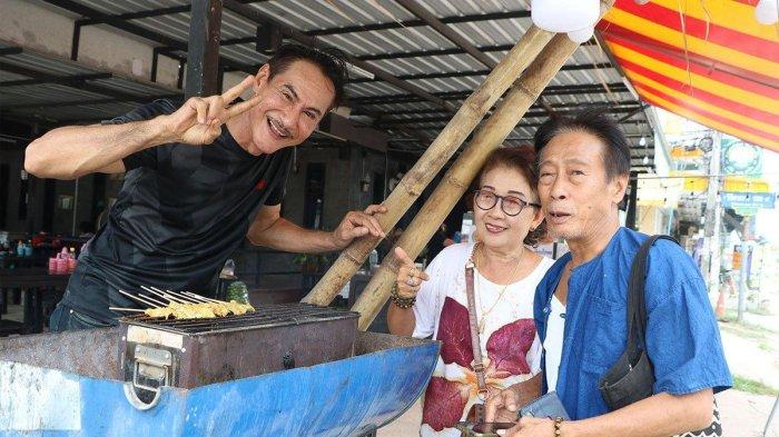 Aktor asal Thailand kini memilih untuk pulang kampung dan jualan sate