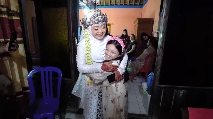 Arsy senang bertemu susternya Maya tampil cantik sebagai pengantin