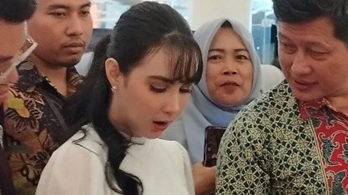 Arumi Bachsin dalam talkshow pada Launching Day Wirausaha Merdeka (MWK) Universitas Ciputra dengan tema 