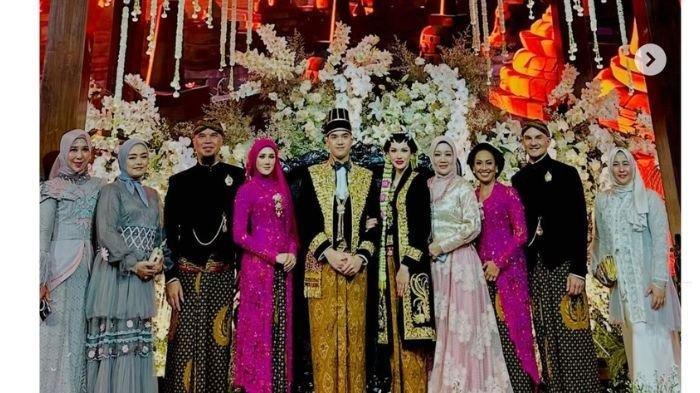 DATANG KE PERNIKAHAN - Atalia Praratya menghadiri acara ngunduh mantu Al Ghazali dan Alyssa Daguise di JCC, Senaya, Jakarta Pusat, Kamis (19/6/2025).
