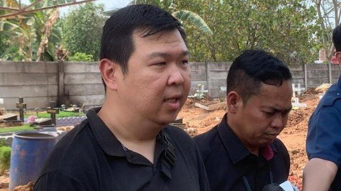 Ayah Alvaro ketika ditemui usai pemakaman di TPU Padurenan, Bekasi, Jawa Barat