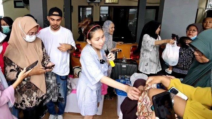 Ayu Ting Ting Jual Baju Bekas Miliknya