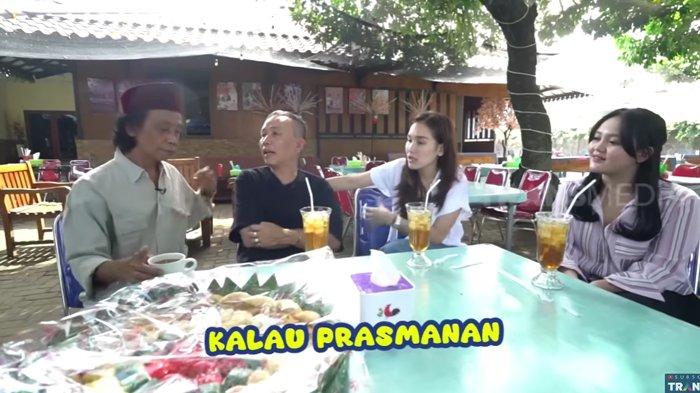 Ayu Ting Ting ngobrol bareng Abdul Rozak di warung Mandra