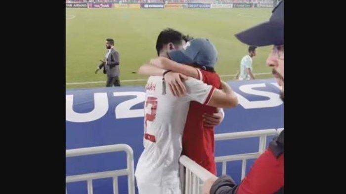 Azizah Salsha beri pelukan untuk Pratama Arhan setelah Timnas menang melawan Korea Selatan
