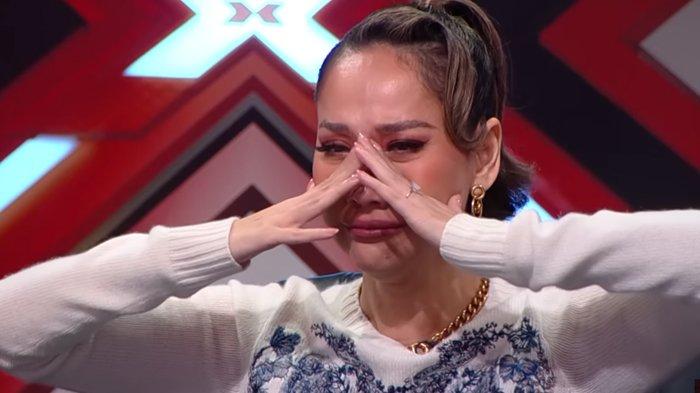 BCL nangis berkaca-kaca saat Daud nyanyi
