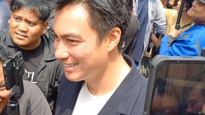 Baim Wong usai menjalani sidang cerai di Pengadilan Agama Jakarta Selatan, Rabu 20 November 2024