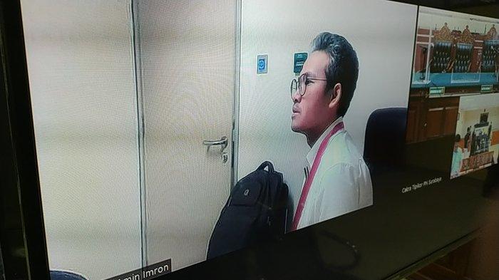 Bekas Bupati Bangkalan, Abdul Latif Amin Imron atau Ra Latif, divonis sembilan tahun penjara di Pengadilan Tipikor Surabaya, Selasa (22/8/2023) malam ini.