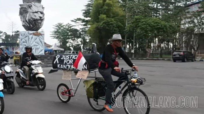 Aksi kemanusiaan Ekspedisi Lintas Stadion Jalur Pantura Malang-Jakarta ‘Ladub Berkeranda Menolak Lupa Tragedi Kanjuruhan 1 Oktober 2022' oleh Miftahudin Ramli atau yang akrab dipanggil Midun, (53) diduga mendapatkan intimidasi.