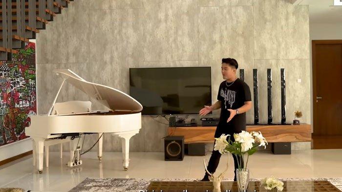 Boy William Pamer Rumah Mewah Bak di Film Twilight