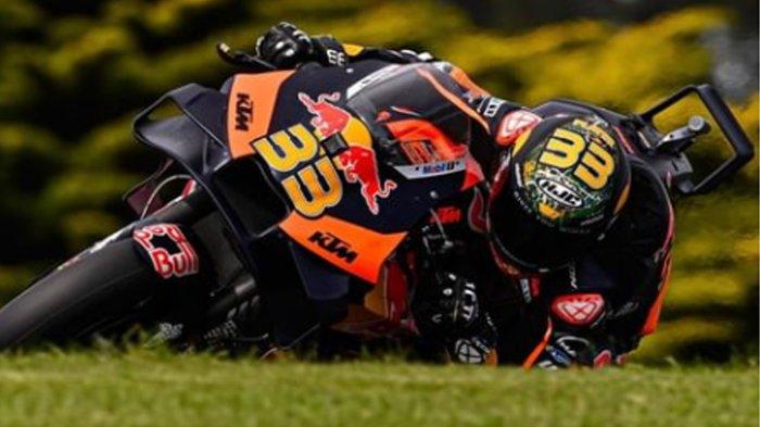 Brad Binder (KTM Red Bull) jadi pembalap tercepat di sesi practice MotoGP Australia 2023 dengan catatan waktu 1 menit 27,943 detik, Jumat (20/10/2023).