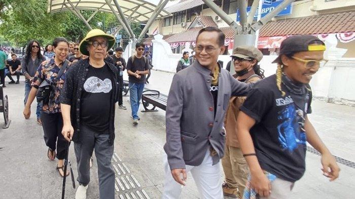 Butet Kartaredjasa, budayawan turut ke jalan dalam aksi Jogja Memanggil di Jalan Malioboro