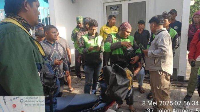OJOL KIRIM MAYAT BAYI - Seorang pengemudi ojek online (Ojol) di Kota Medan menerima paket berisi jenazah bayi laki-laki, Kamis (8/5/2025). Paket dikirimkan oleh sepasang laki-laki dan perempuan. Muhammad Yusuf Ansari kaget ada surat 'serahkan ke marbot masjid.