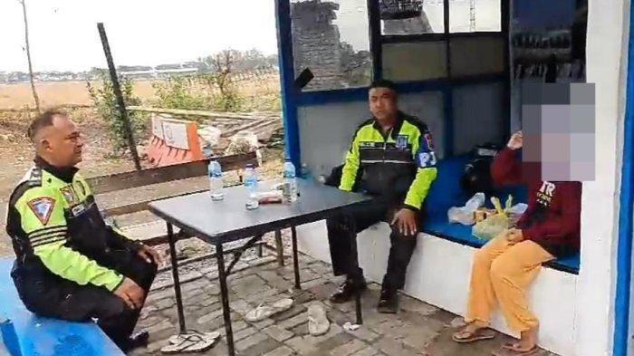 Cinta Istri Tunarungu Jalan Kaki 61 Km Cari Suami Ngopi Tak Kunjung Pulang, Sampai Didampingi Polisi