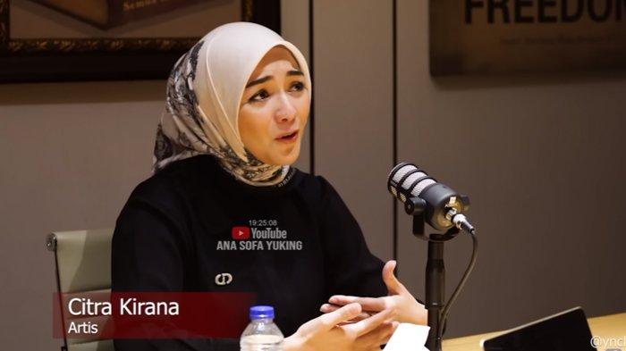 Citra Kirana saat menceritakan rumah tangganya dengan Rezky Aditya