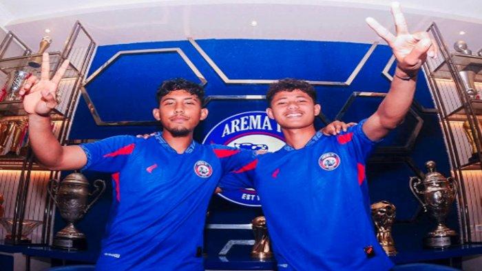 DUO STRIKER - Arema FC baru saja memperkenalkan dua pemain baru, yakni Razzaa Fachrezi dan Dimas Aryaguna pada Selasa (24/6/2025)