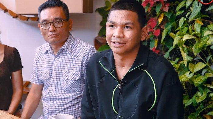 David Ozora (pojok kanan) saat menceritakan kisahnya kepada Denny Sumargo