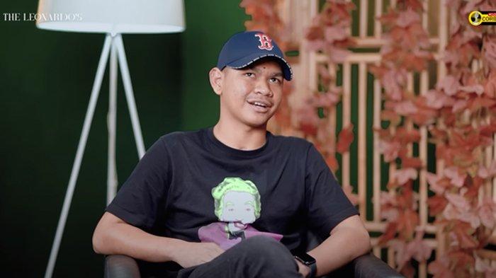 David Ozora saat ngobrol dengan Onadio Leonardo