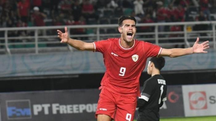 Debut Jens Raven saat Timnas Indonesia U-19 menang 6-0 atas Filipina di Stadion Gelora Bung Tomo (GBT), Rabu (17/7/2024) malam.