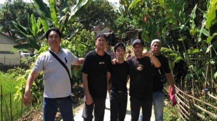 Dian (tengah) panitia bawa kabur uang konser di Tangerang ditangkap polisi
