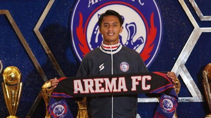 Dicky Agung, penjaga gawang anyar Arema FC yang baru diperkenalkan dan teken kontrak pada Selasa (23/5/2023).